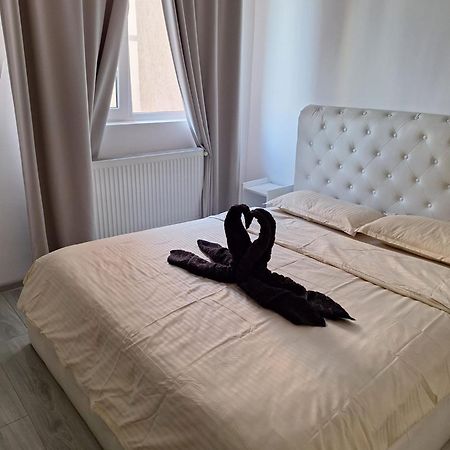Luxury Daniel Apartament Residence Militari Roşu المظهر الخارجي الصورة