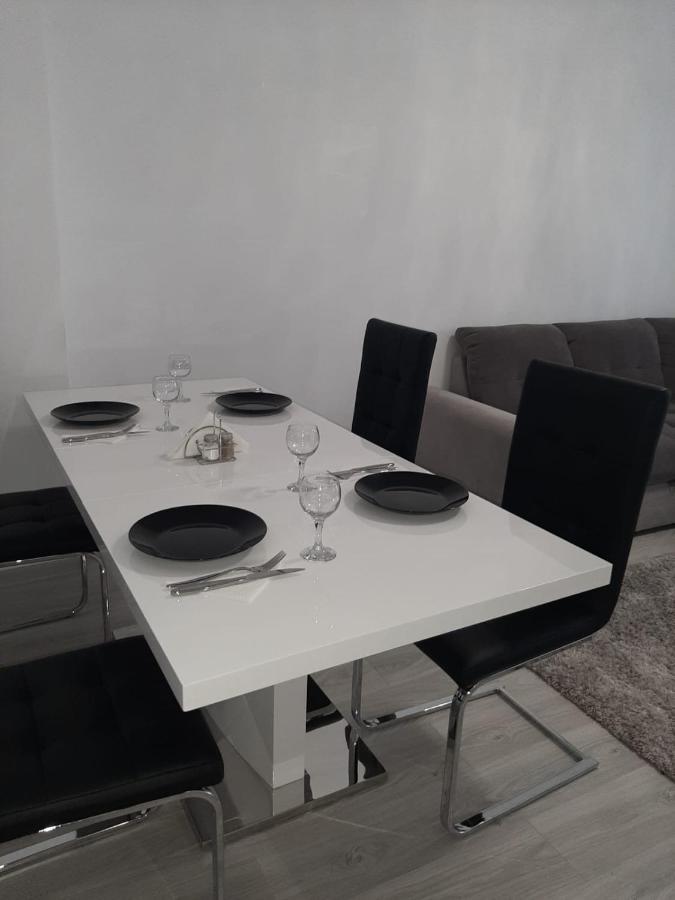 Luxury Daniel Apartament Residence Militari Roşu المظهر الخارجي الصورة